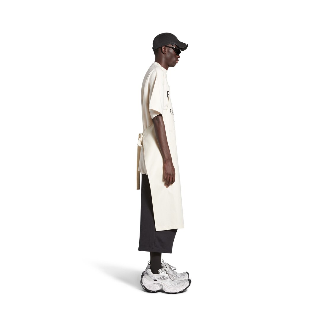 Erewhon® Los Angeles Apron in Beige/black