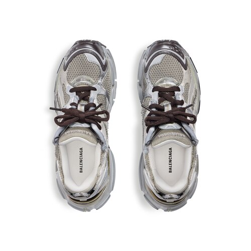 runner gradient sneaker