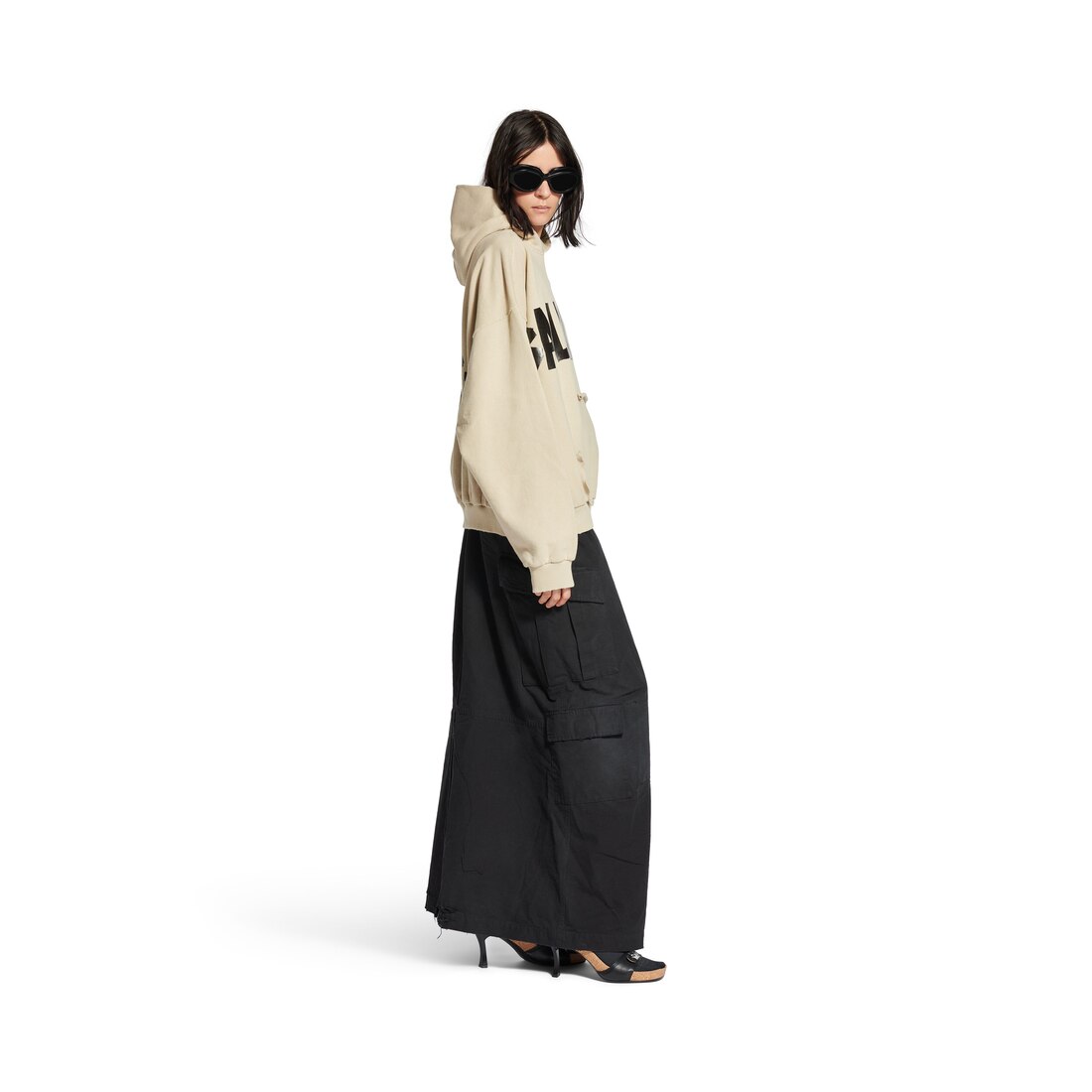 リップドポケット テープタイプ Tape Type Ripped Pocket Hoodie in Beige | Balenciaga US