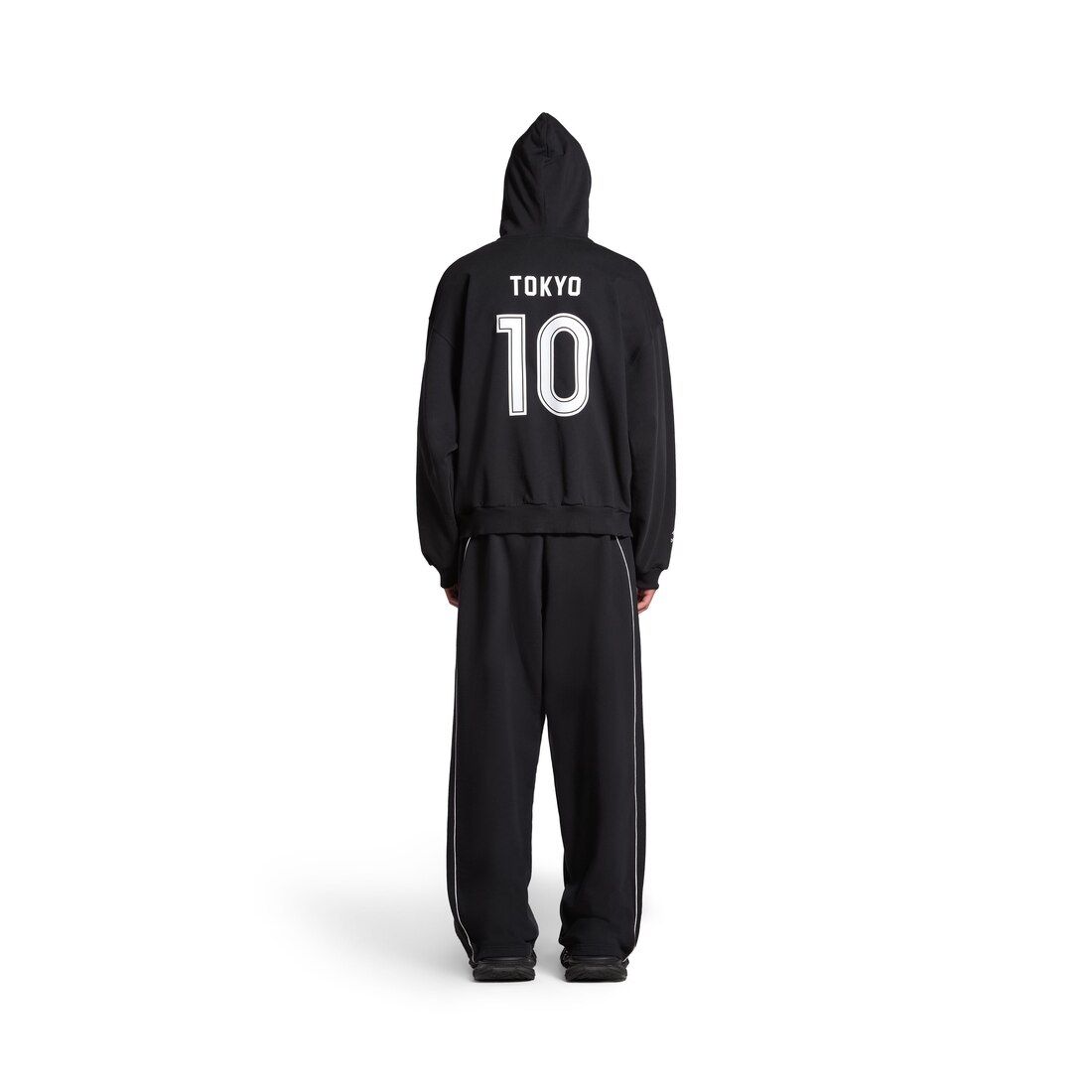 Tokyo Soccer ジップアップ Hoodie ミディアムフィット で ブラック