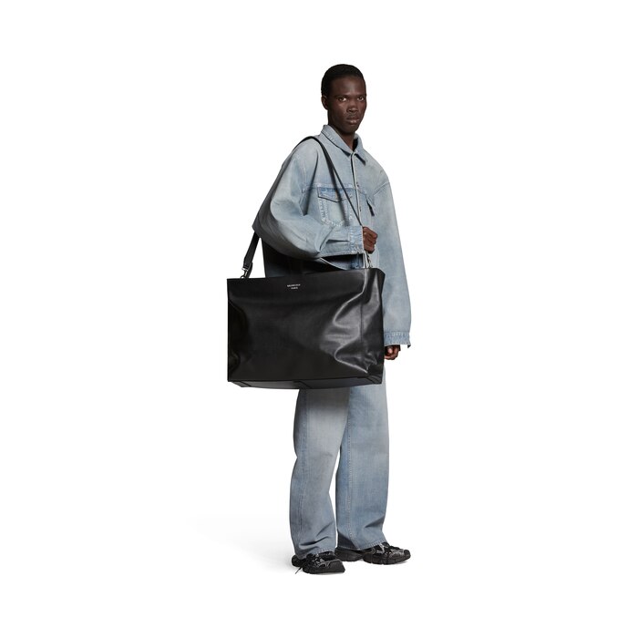 Should Men Carry Tote Bags?