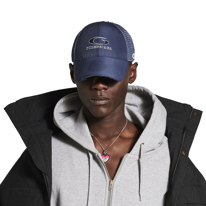 boné trucker perfurado