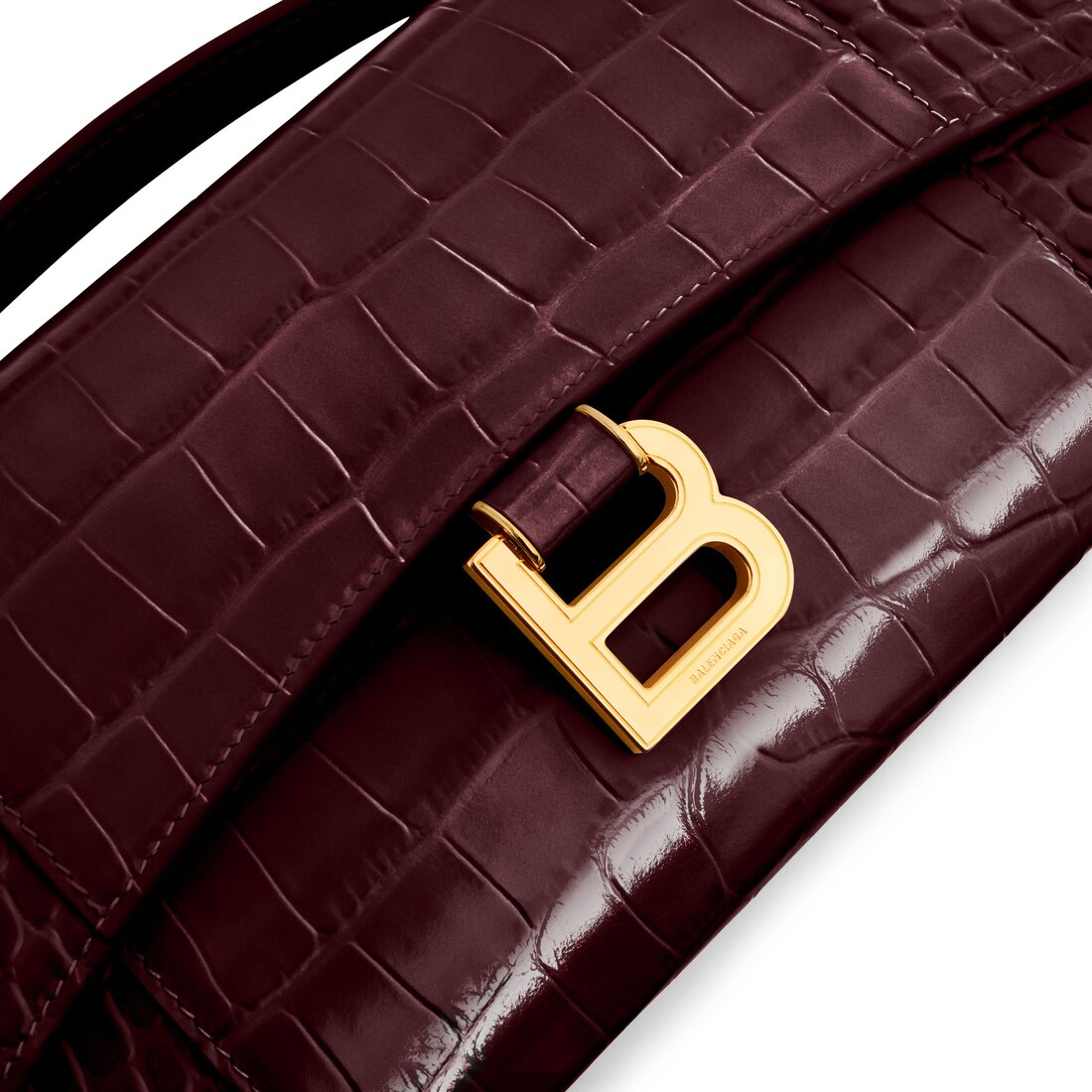 Women's Hourglass Pochette With Chain in Dark Burgundy