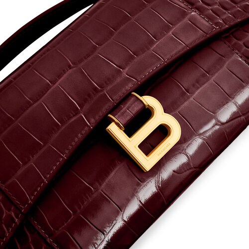 hourglass pochette with chain