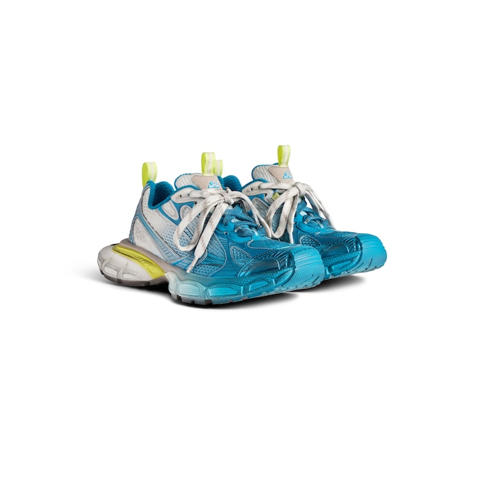 3xl toe spray sneaker