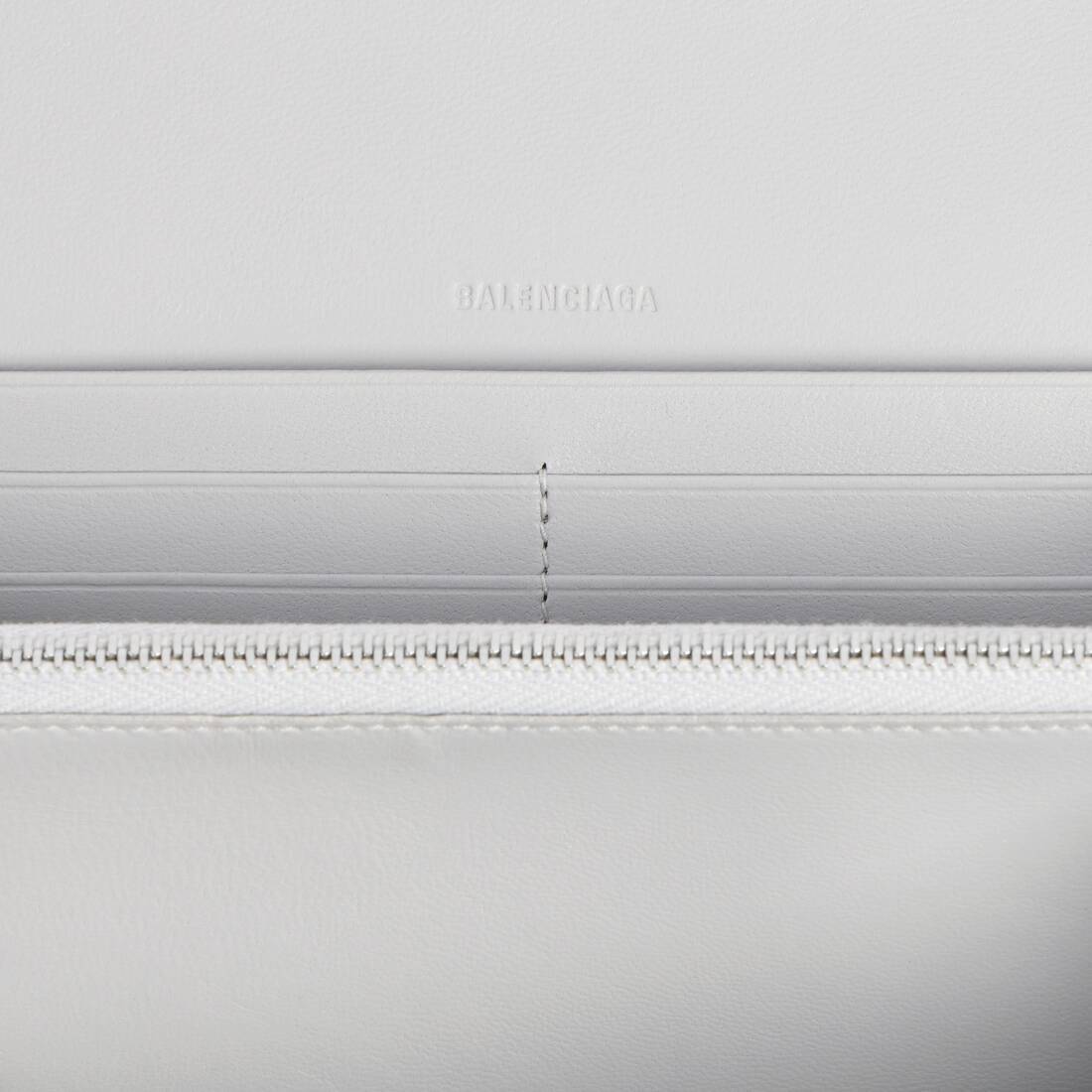 여성의 르 시티 돈 긴 지갑에 은색