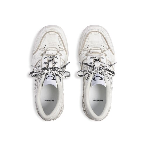 hamptons ミディアム worn-out スニーカー