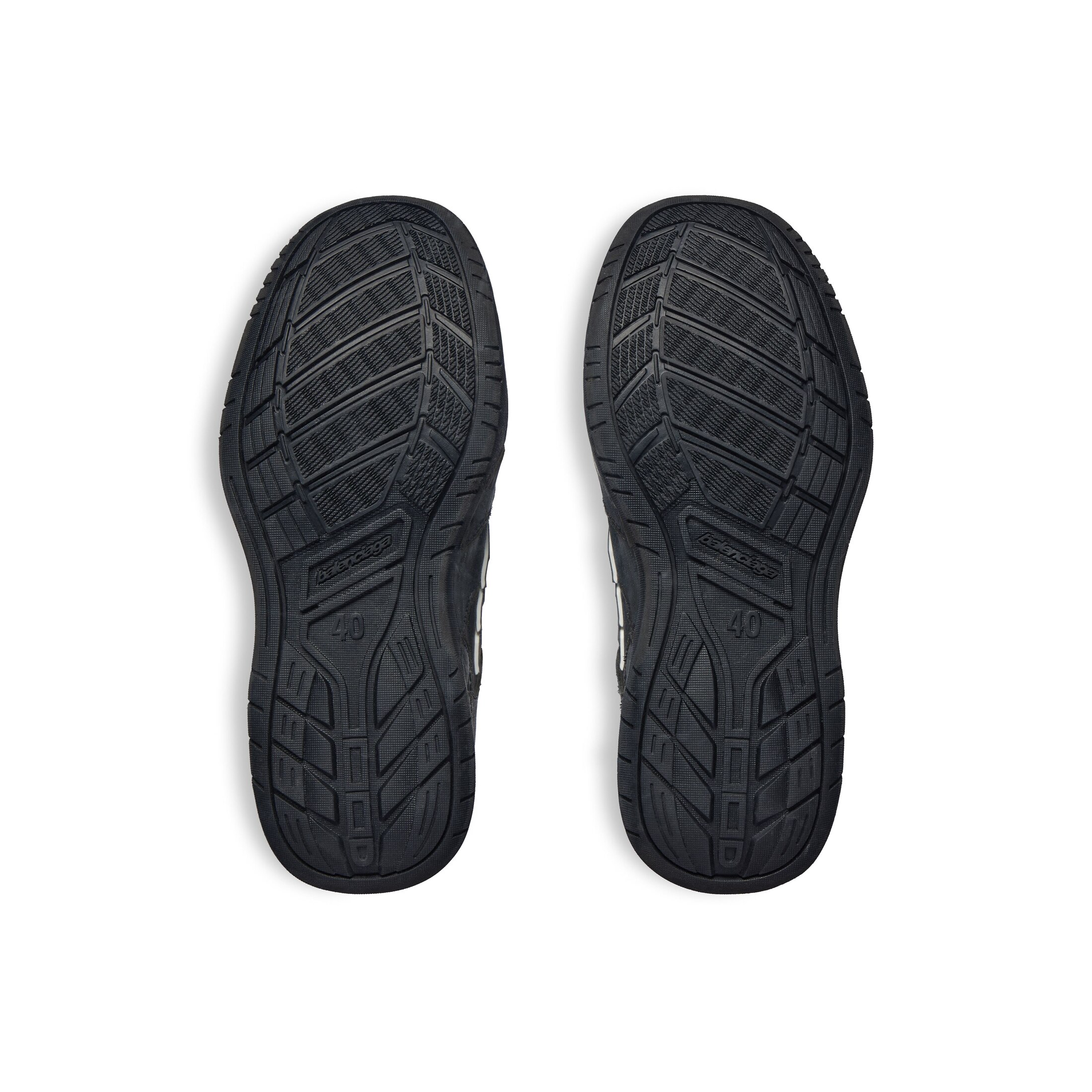 hamptons worn-out sneaker