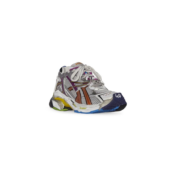 runner sneaker