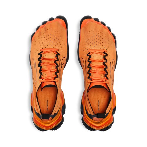 anatomic runner sneaker