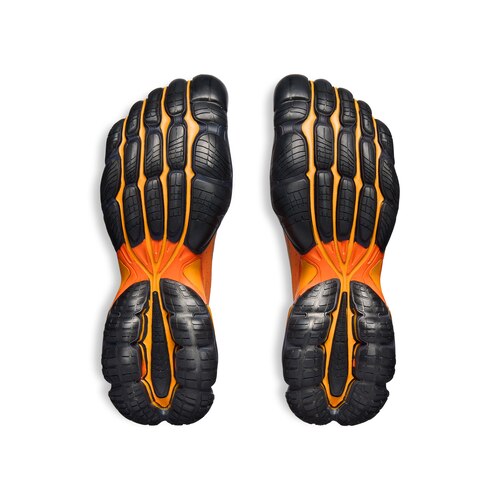 anatomic runner sneaker