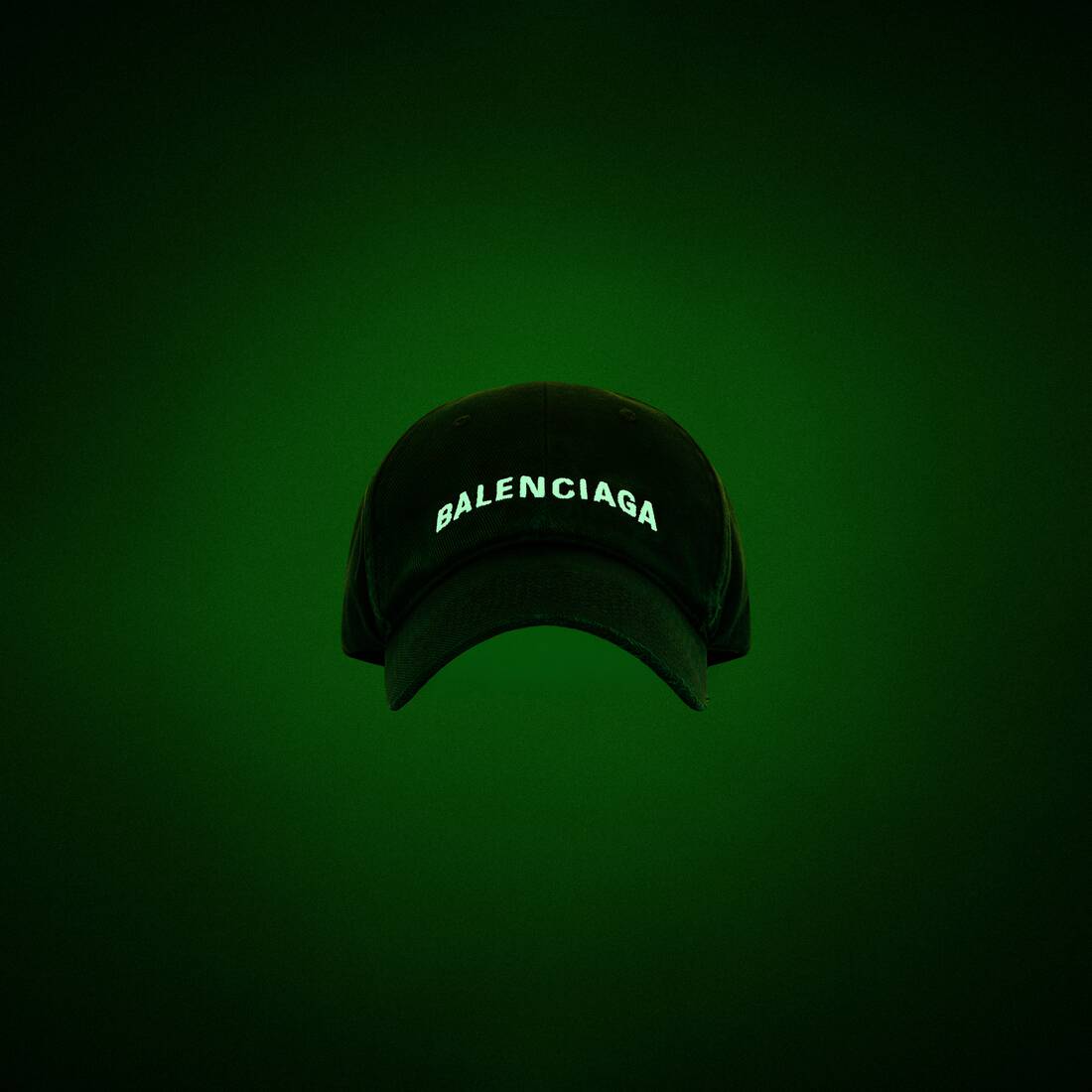 Logo Front Cap Glow In The Dark in Black