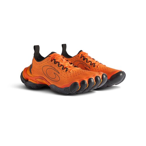 anatomic runner sneaker