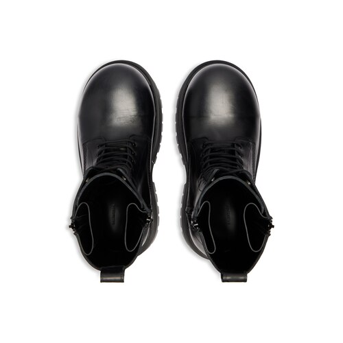 giant boot 