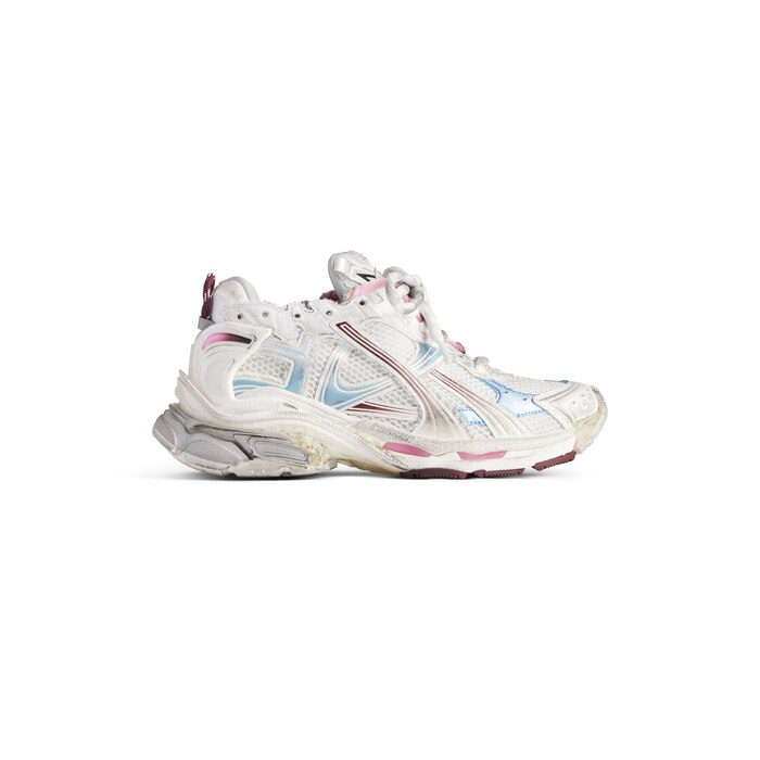 Balenciaga runners rose online