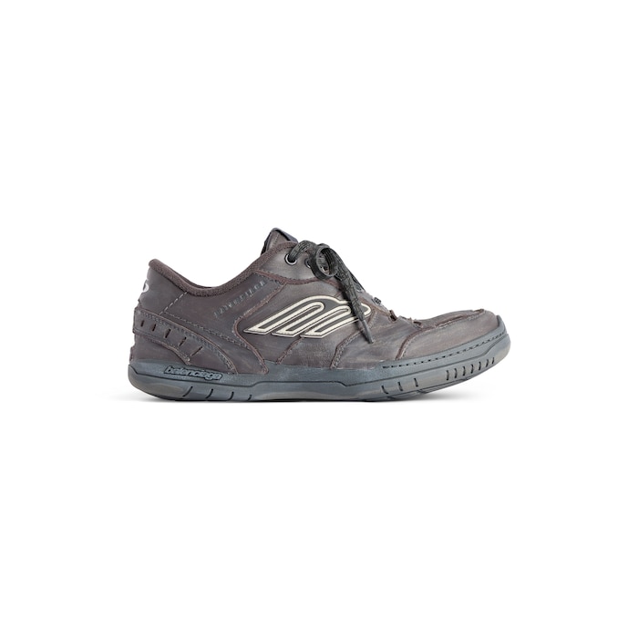 hamptons worn-out trainers