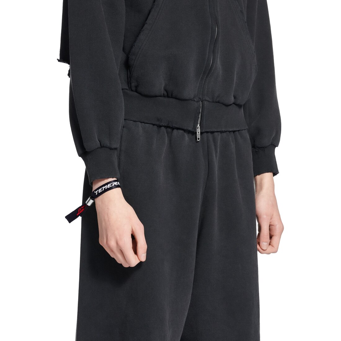 ◆注目コラボ◆【BALENCIAGA】Lamborghini ブレスレット バレンシアガ、「ランボルギーニ」とのコラボコレクション発売