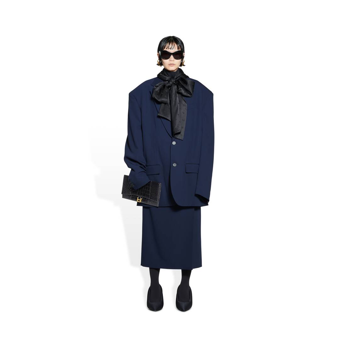 플랩 악어가있는 여성 모래 시계 평평한 파우치 검은 색으로 엠보싱