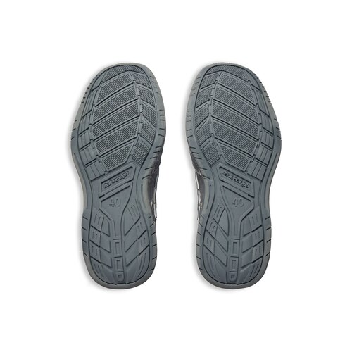 hamptons worn-out sneaker