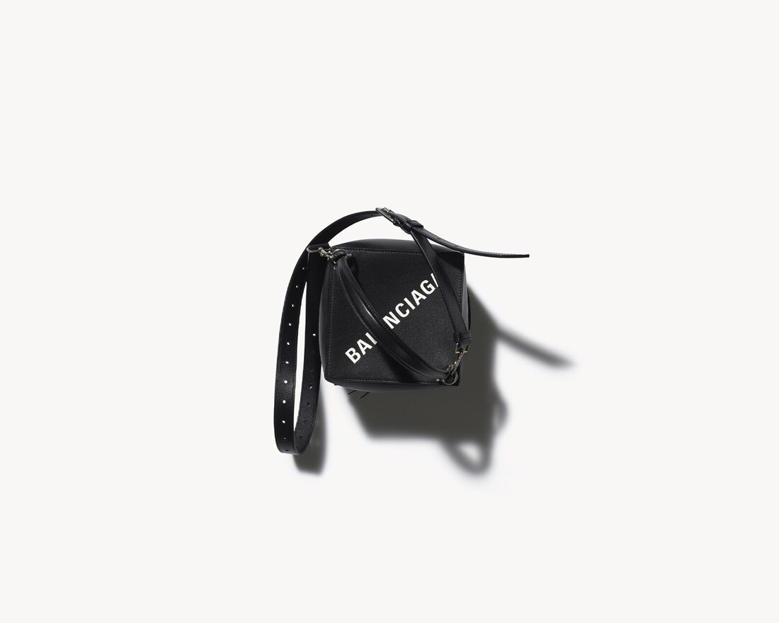 Cập nhật hơn 51 về balenciaga small bag men mới nhất  cdgdbentreeduvn