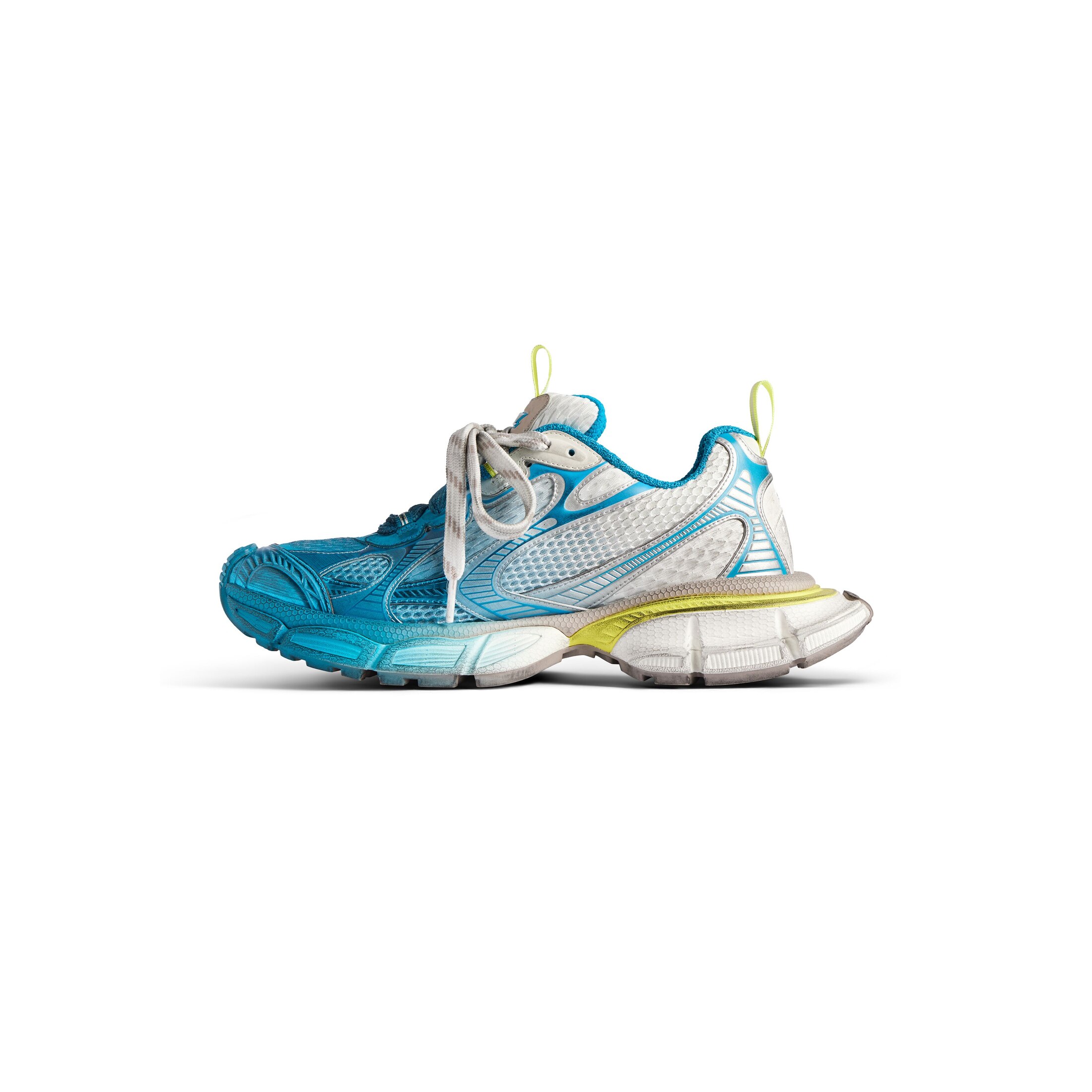 3xl toe spray sneaker