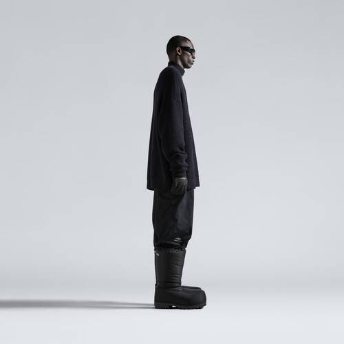 hochgeschlossener pullover mit kurzem rei&szlig;verschluss