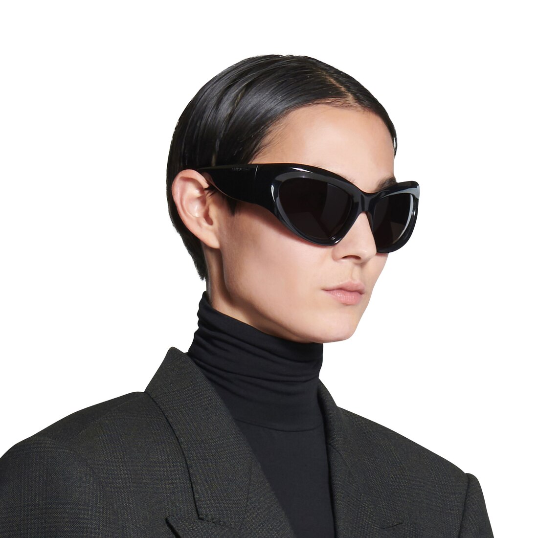 Wrap D-frame Sunglasses in Black