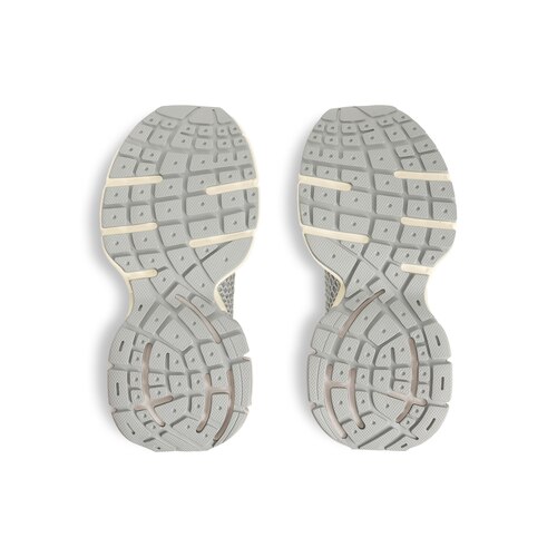 3xl fishnet sneaker 