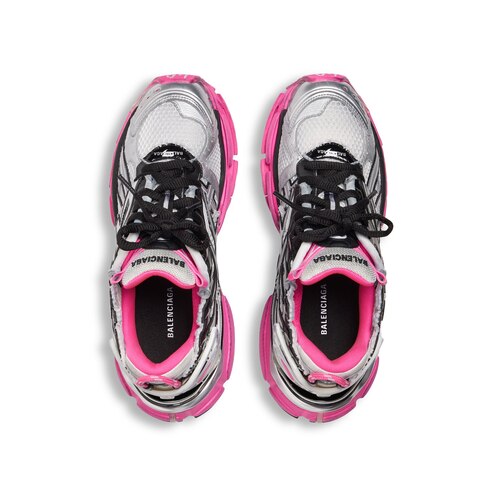 runner sneaker