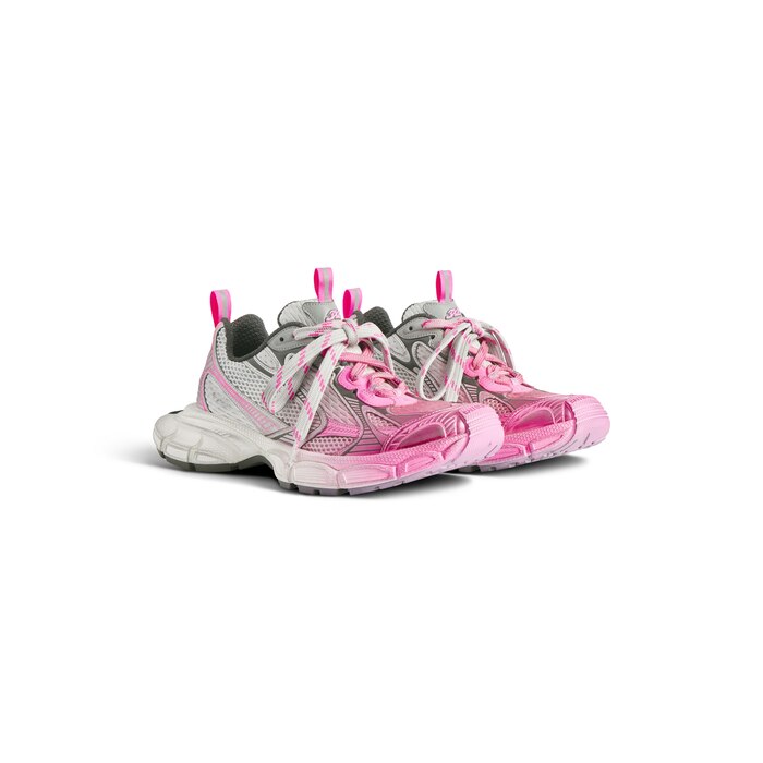 3xl toe spray sneaker